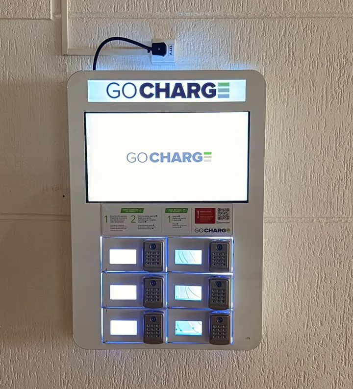 GO CHARGE Tênis